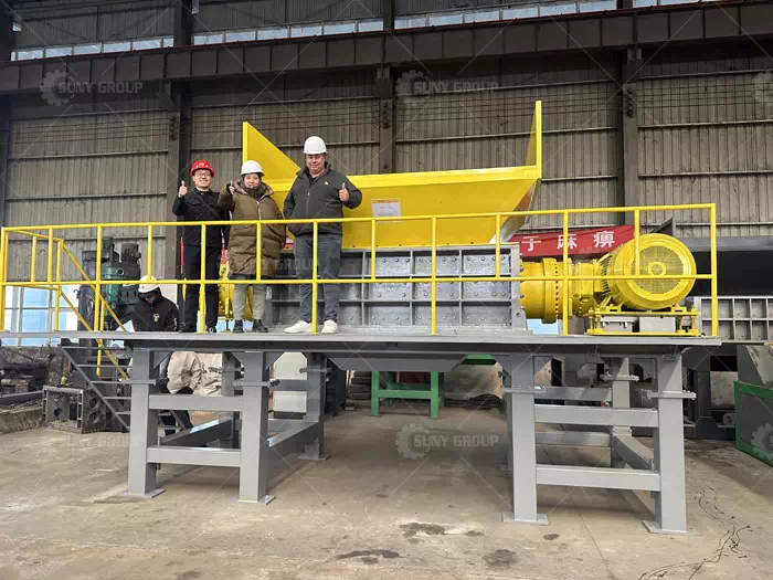 Benin customers came to our factory to inspect the tire shredder